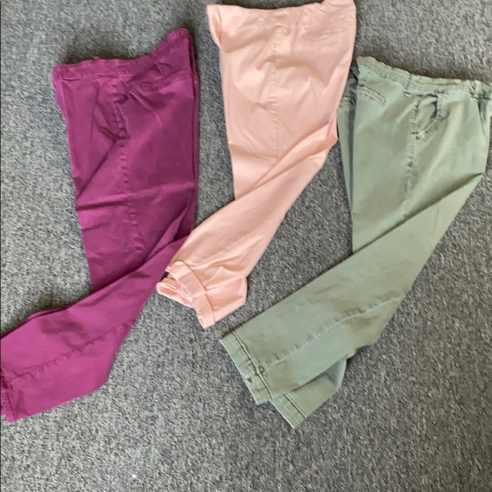 3 pairs of cropped ankle pants.